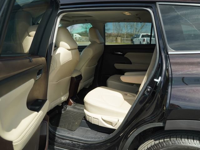 Used 2021 Toyota Highlander XLE image 15