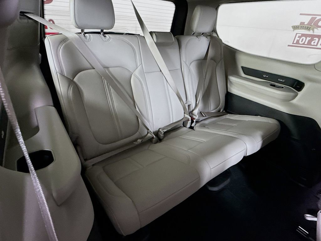 Used 2022 Jeep Wagoneer Series III w/ Flexible Seating Group image 32