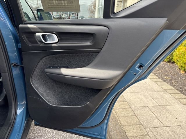 Used 2025 Volvo XC40 B5 Core image 13