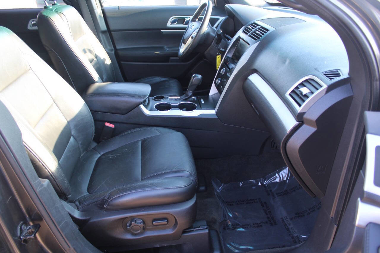 Used 2015 Ford Explorer XLT w/ Equipment Group 202B image 9