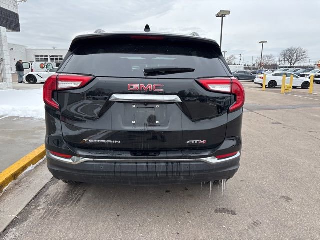 Used 2023 GMC Terrain AT4 image 9