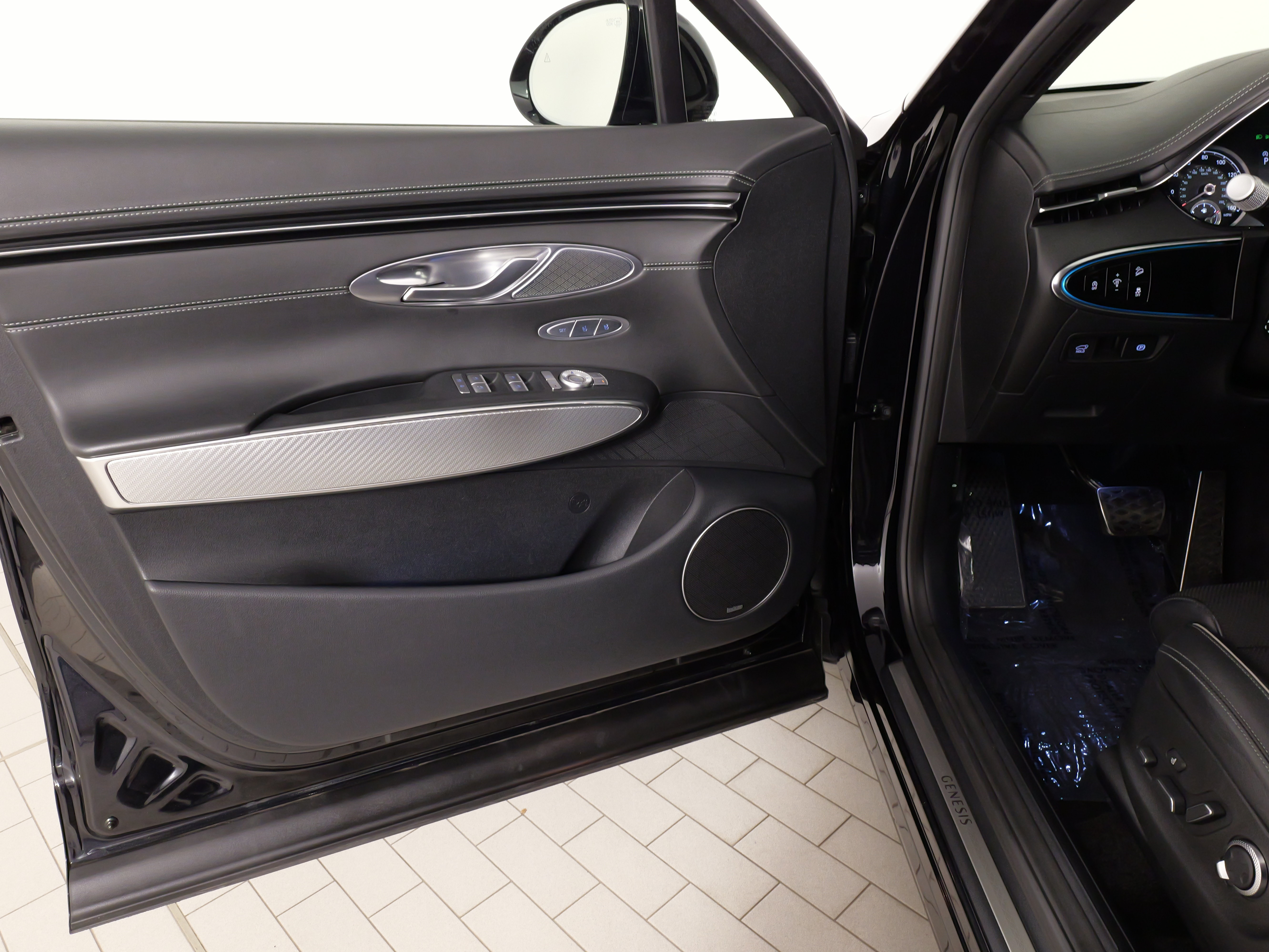 Used 2022 Genesis GV70 2.5T w/ Sport Prestige Package AWD/4WD image 24