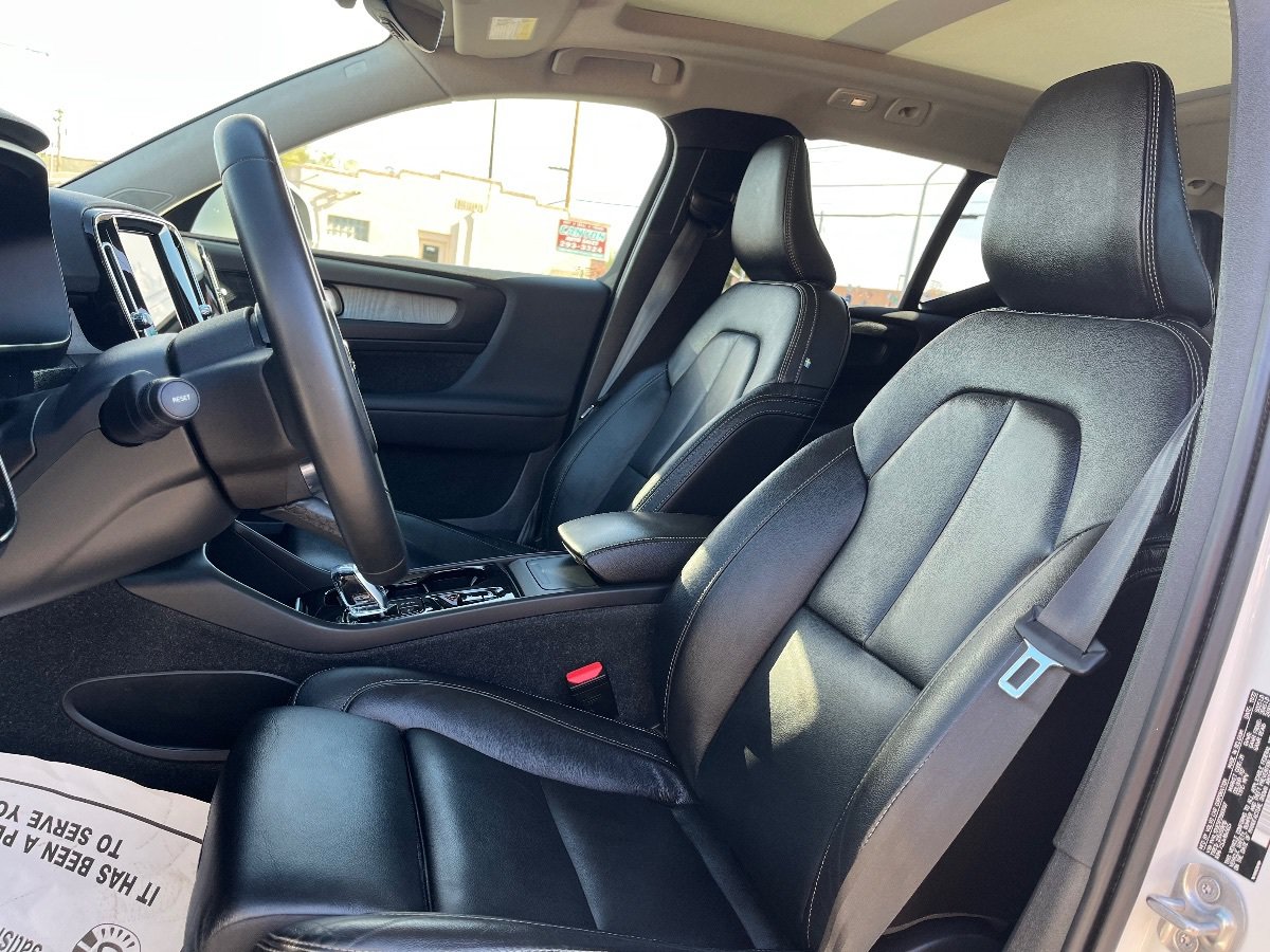 Used 2023 Volvo XC40 B5 Plus AWD/4WD image 26
