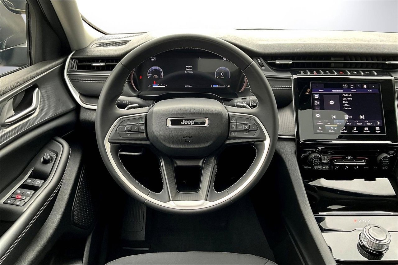 Certified 2024 Jeep Grand Cherokee Laredo X image 10