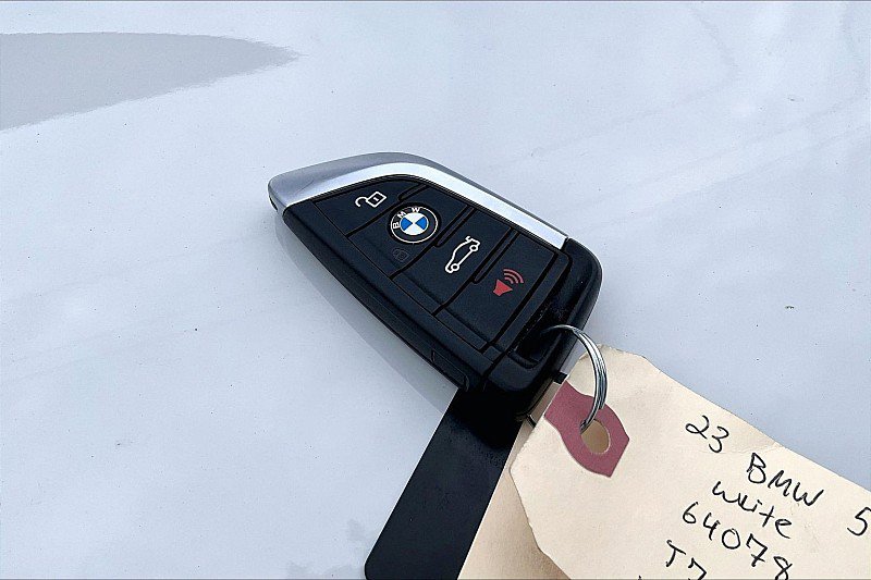 Used 2023 BMW 530i image 8