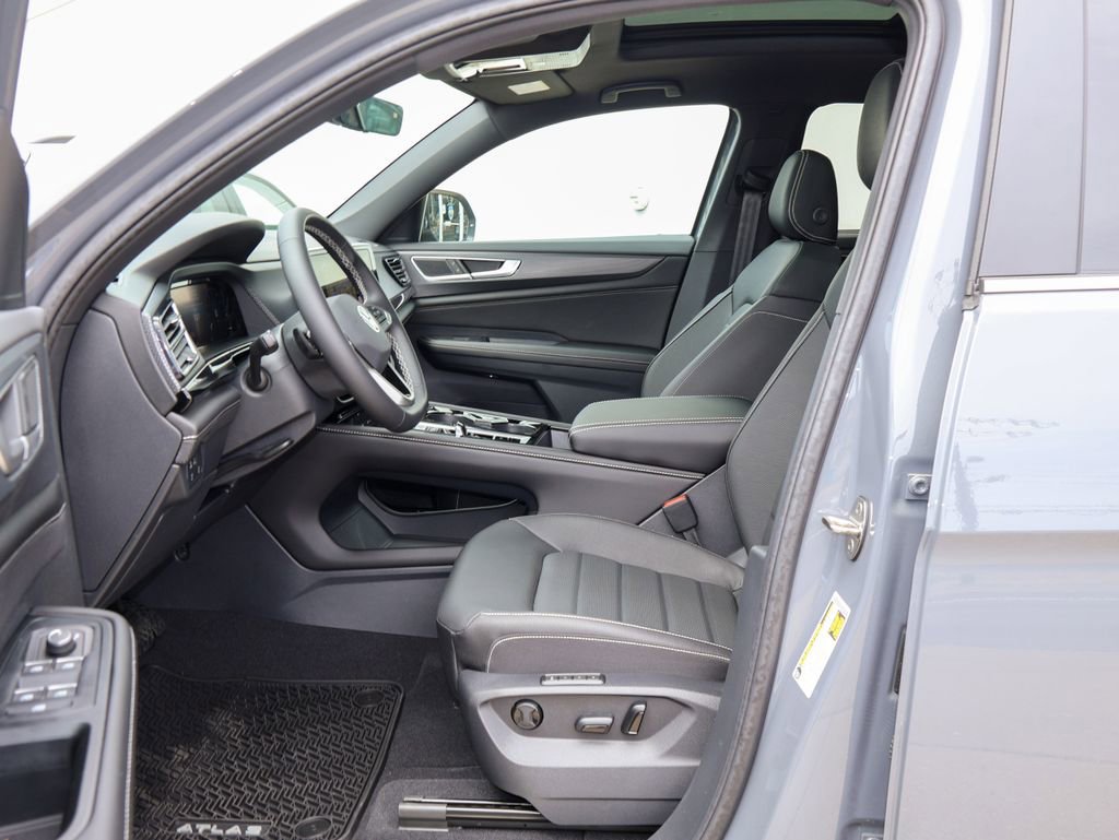 New 2026 Volkswagen Tiguan SE R-Line AWD/4WD image 12