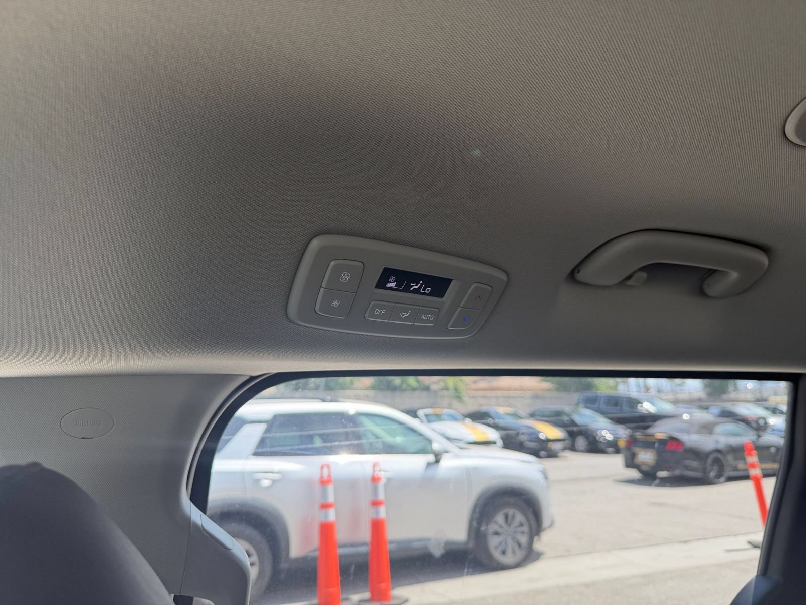 Used 2026 Kia Carnival FWD image 24