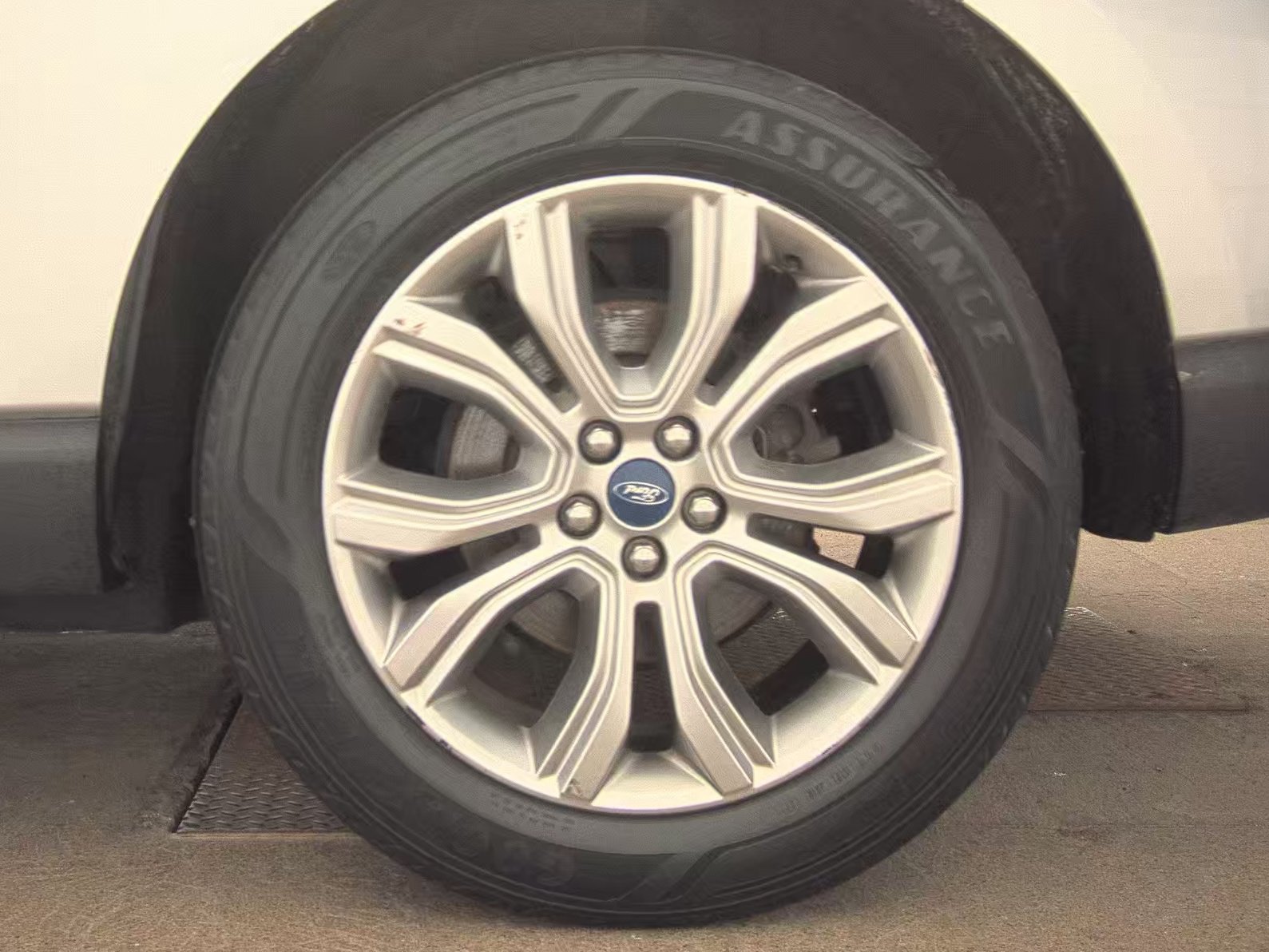 Used 2019 Ford Edge Titanium w/ Cold Weather Package AWD/4WD image 21