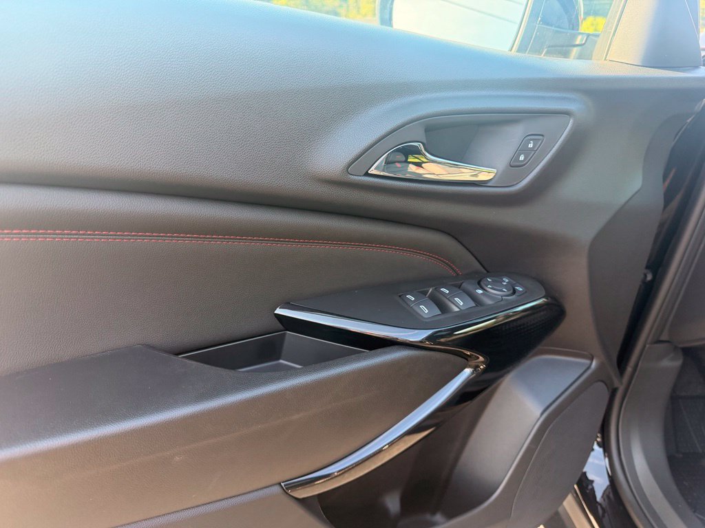 New 2026 Chevrolet Trax RS w/ Sunroof Package FWD image 24