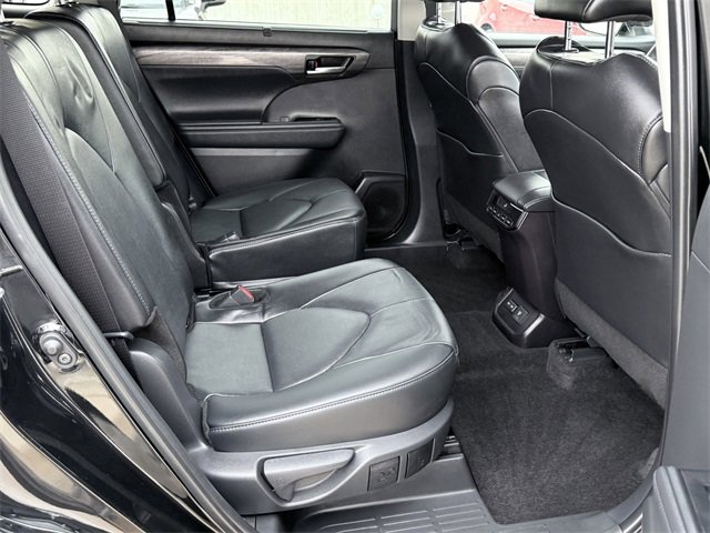 Certified 2025 Toyota Highlander Limited image 15