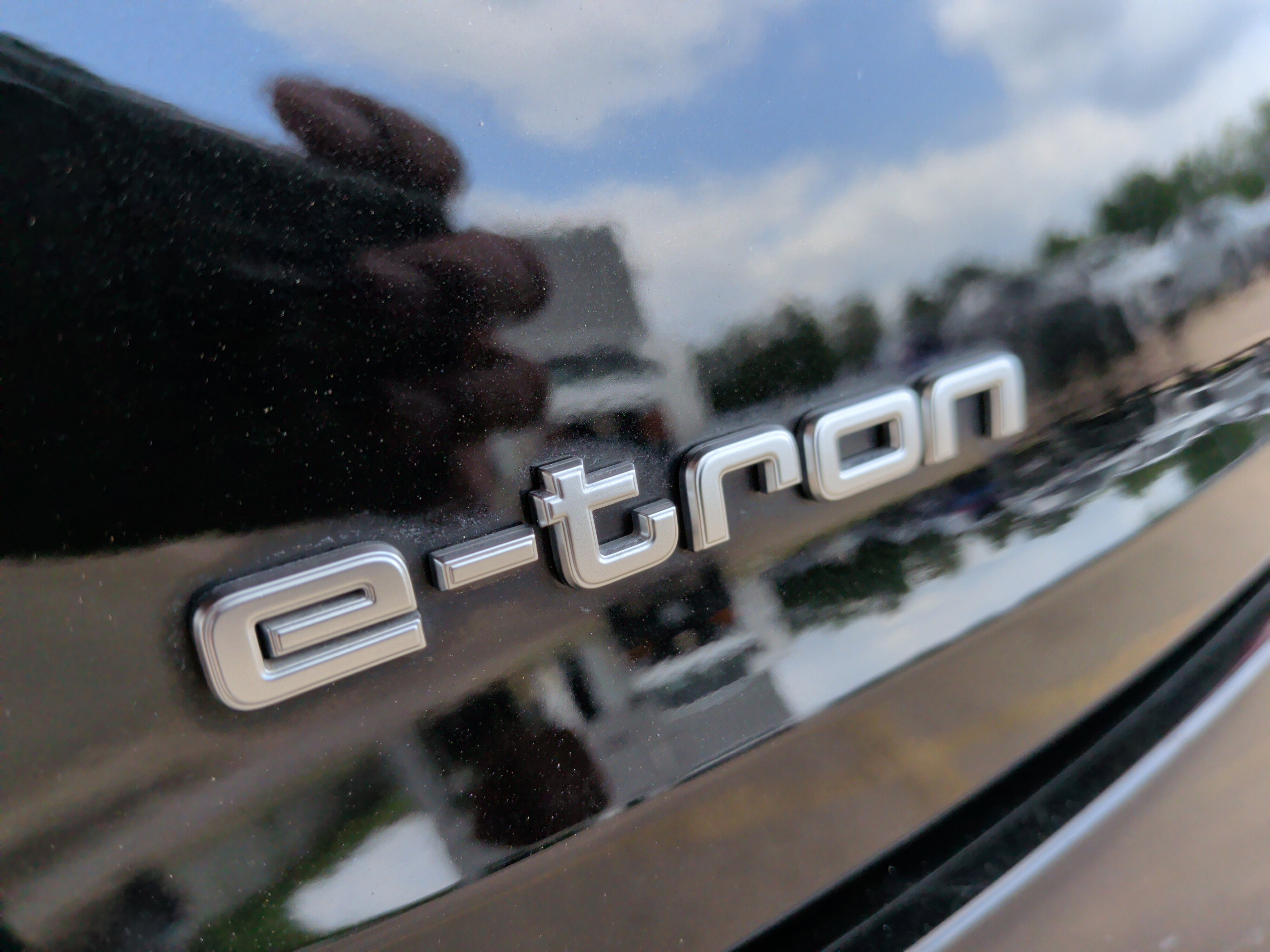 Used 2023 Audi e-tron Premium Plus image 38