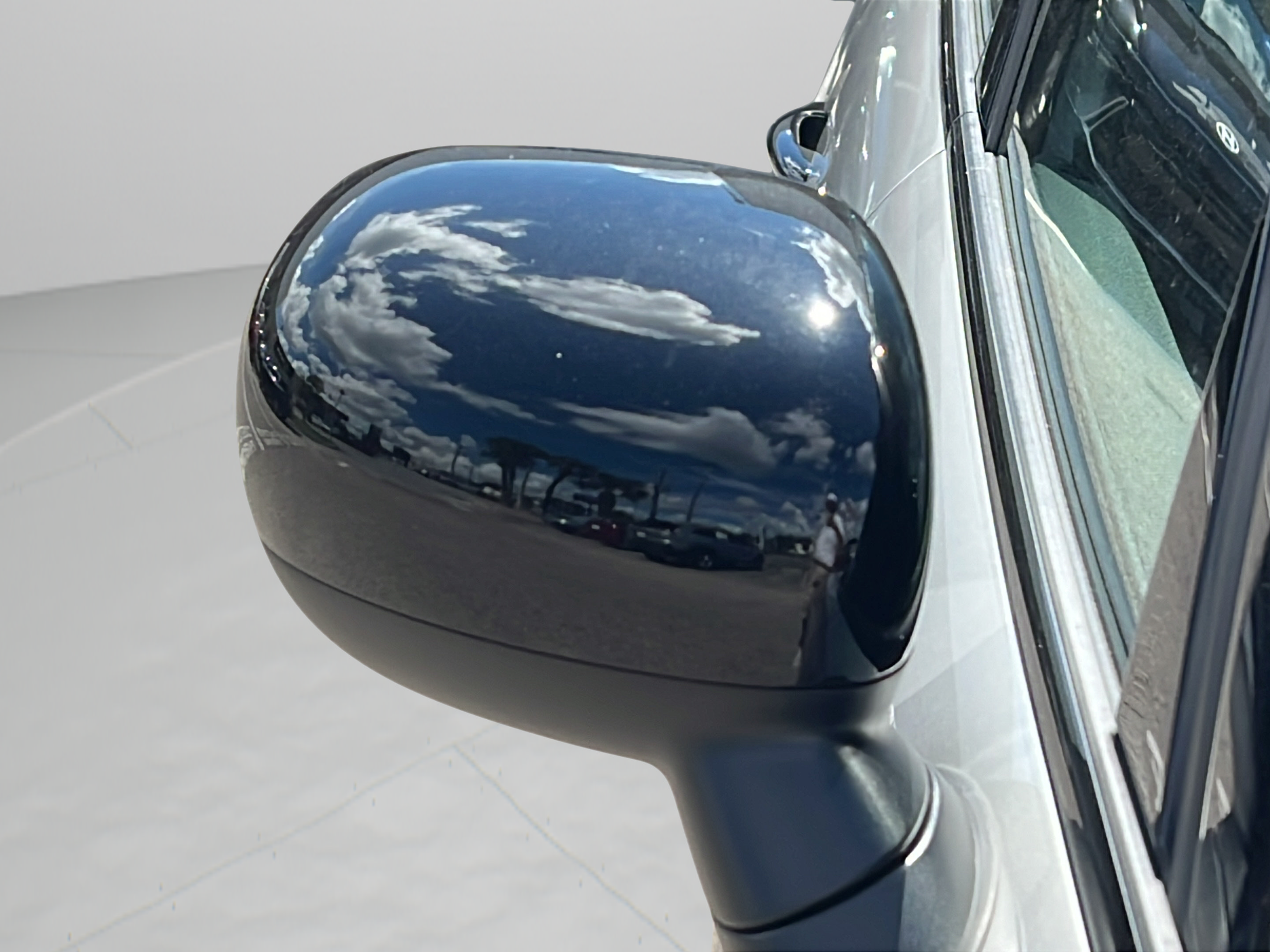 Used 2025 MINI Cooper 4-Door Hardtop FWD image 11