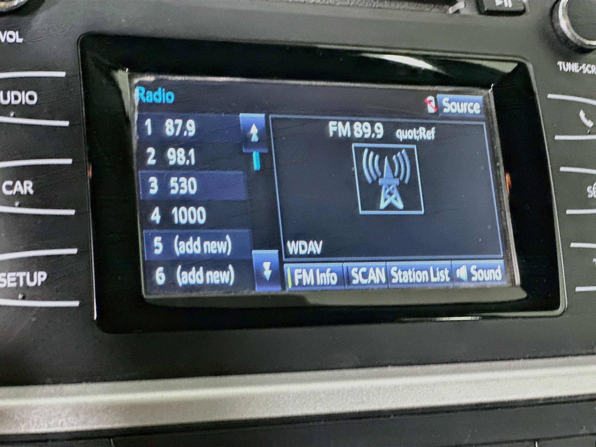 Used 2019 Toyota Highlander LE FWD image 21