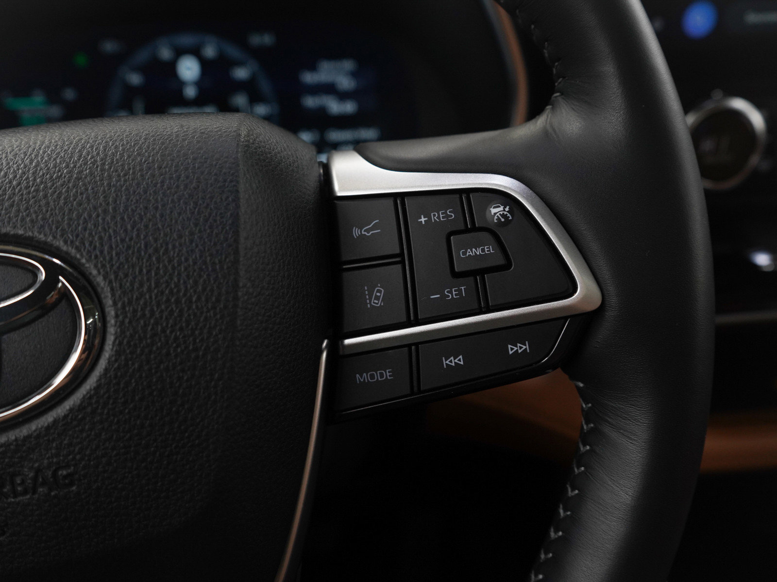 Used 2025 Toyota Highlander Platinum image 28