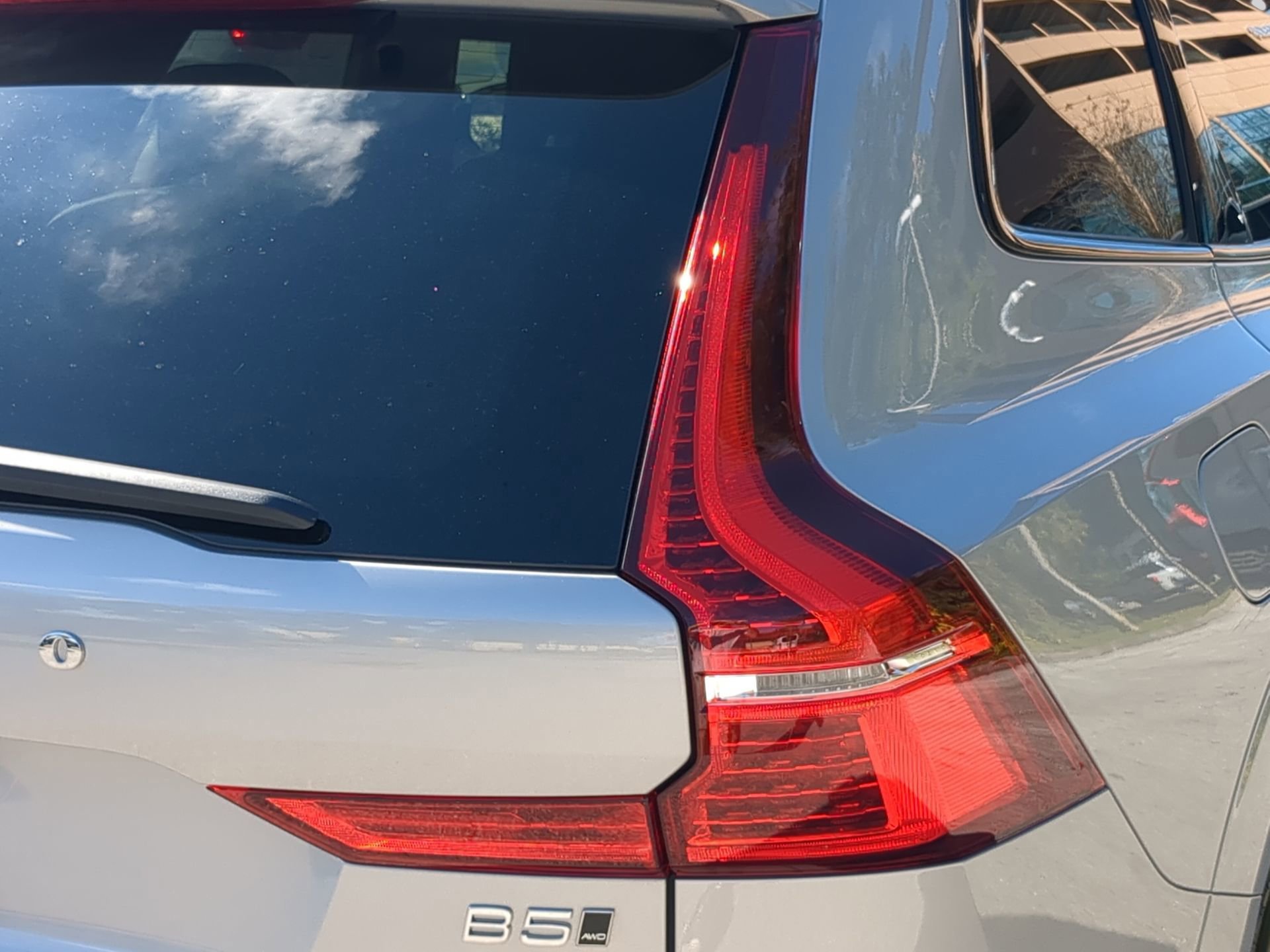 Used 2025 Volvo XC60 B5 Plus image 37