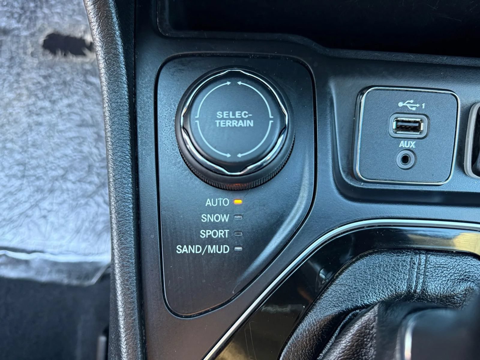 Used 2021 Jeep Cherokee Limited AWD/4WD image 14