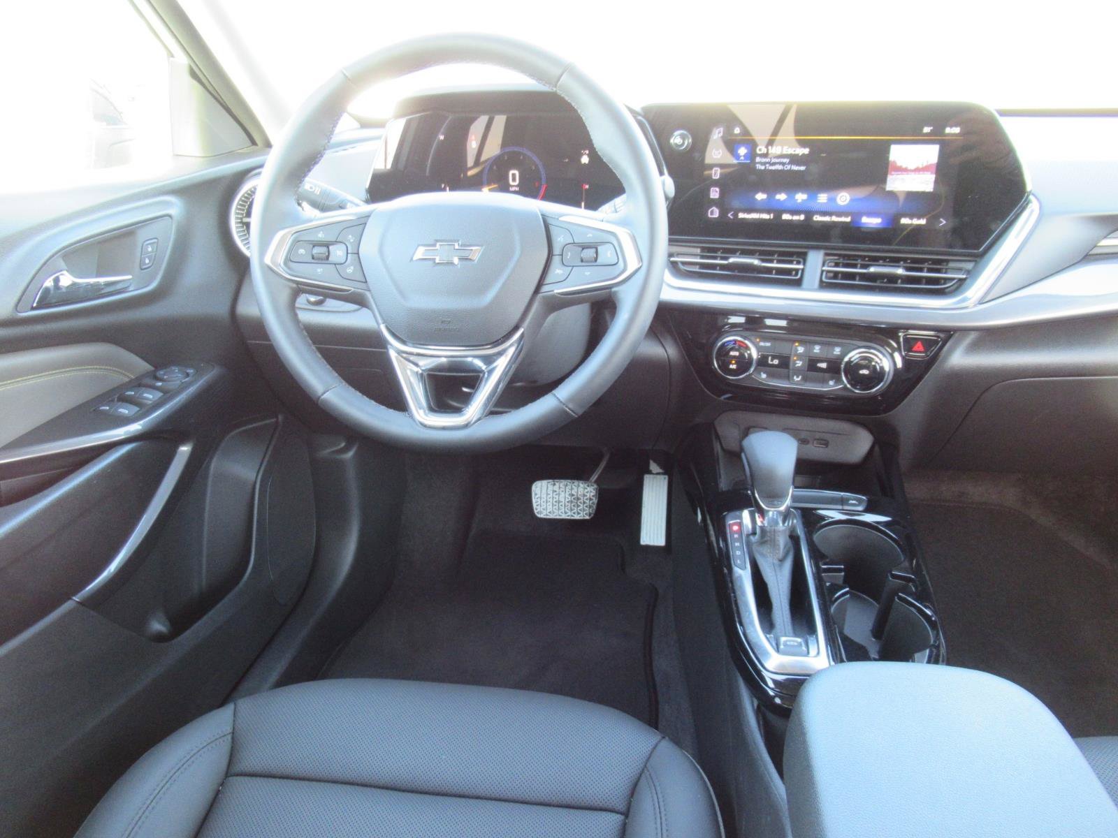 Used 2025 Chevrolet Trax ACTIV w/ Sunroof Package FWD image 13