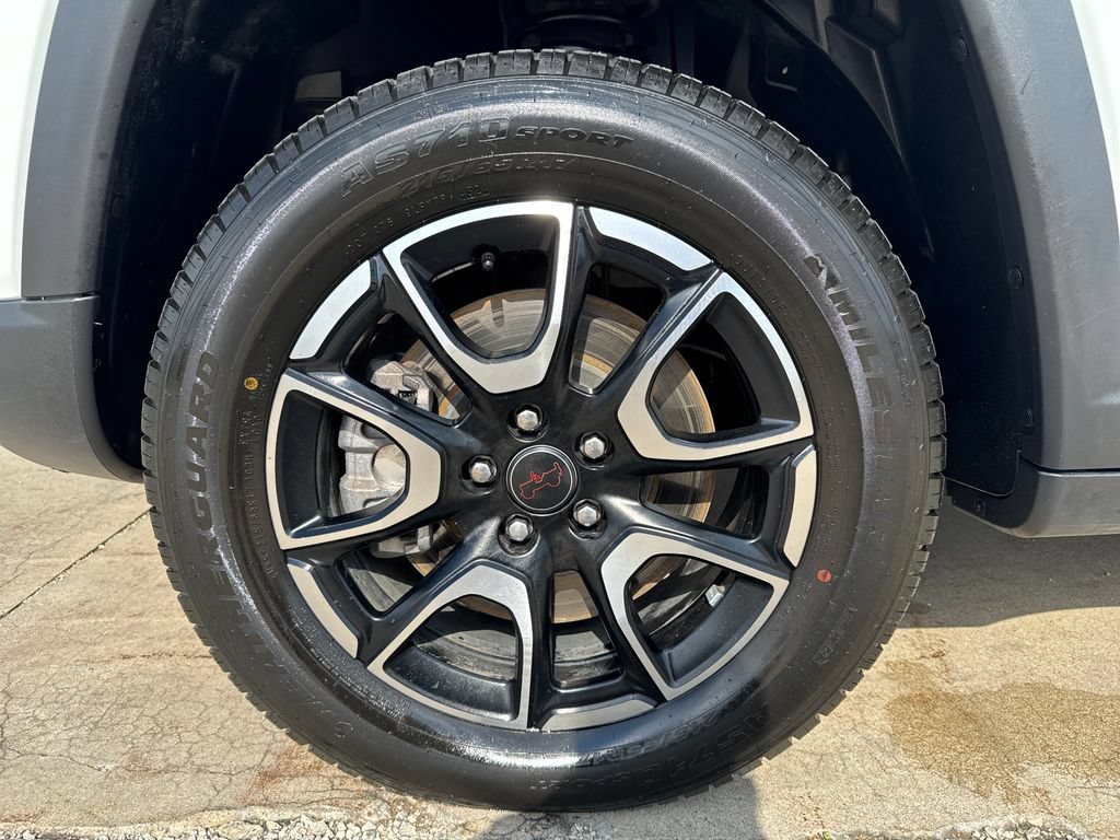 Used 2025 Jeep Compass Trailhawk AWD/4WD image 9
