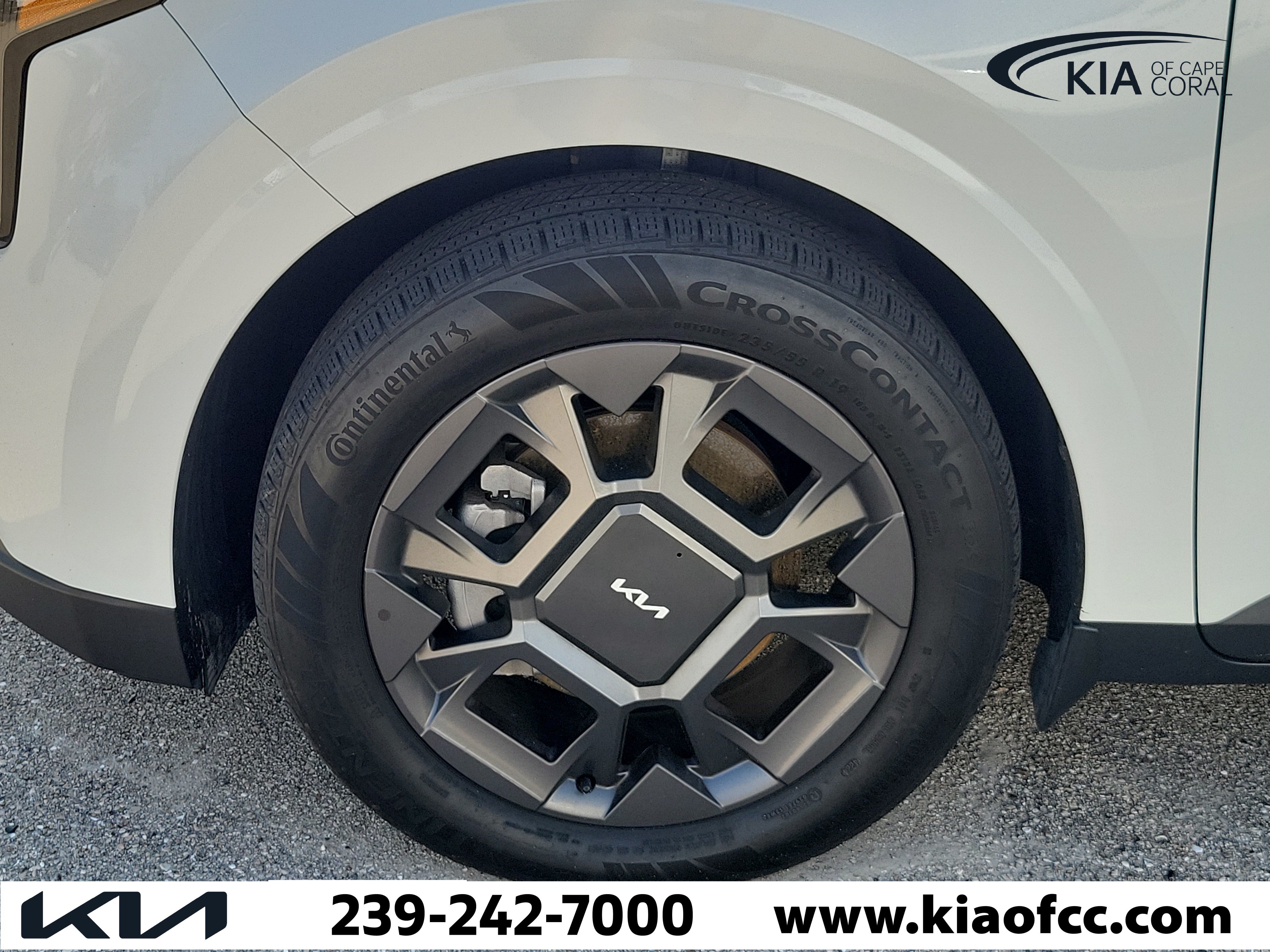 Certified 2025 Kia Carnival EX FWD image 5