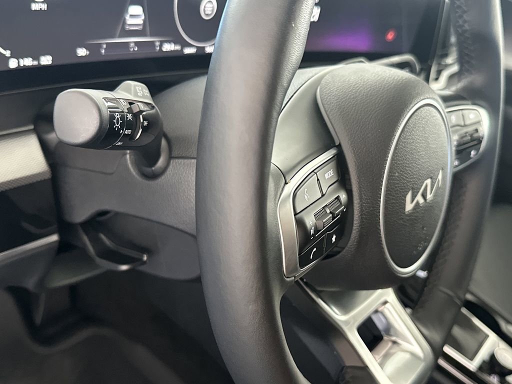 Used 2025 Kia Sportage SX image 21
