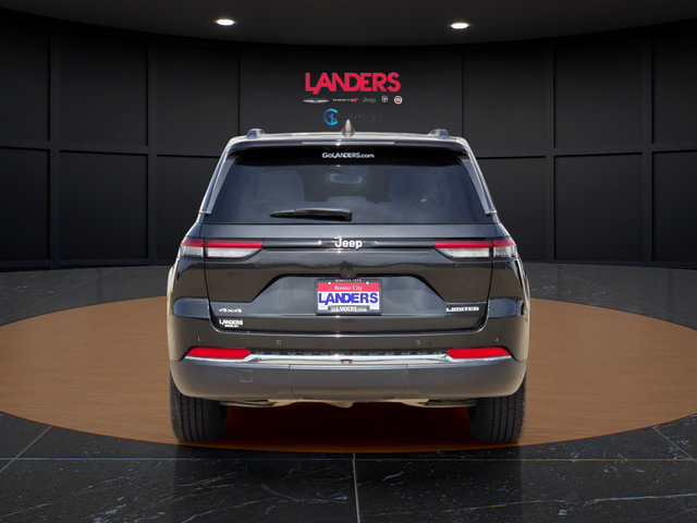 Used 2024 Jeep Grand Cherokee Limited AWD/4WD image 3