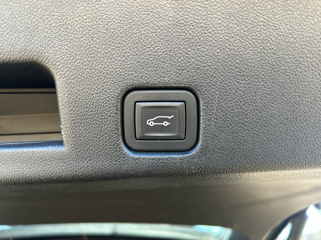 Used 2024 Chevrolet Traverse Z71 image 16