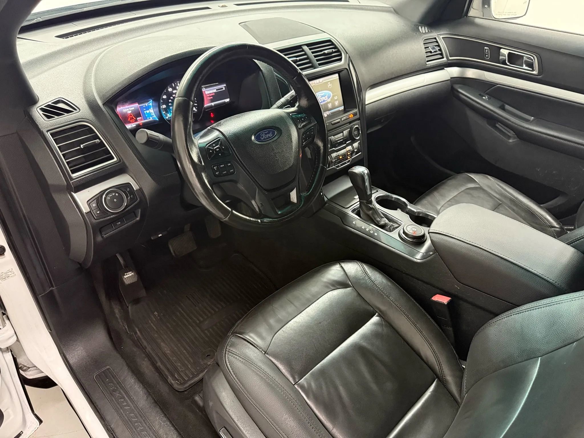 Used 2016 Ford Explorer XLT w/ Equipment Group 202A image 17