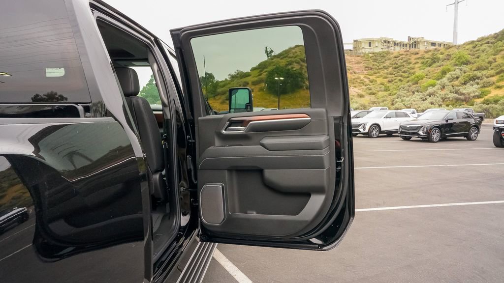 New 2025 GMC Sierra 2500 Denali w/ Denali Reserve Package image 14