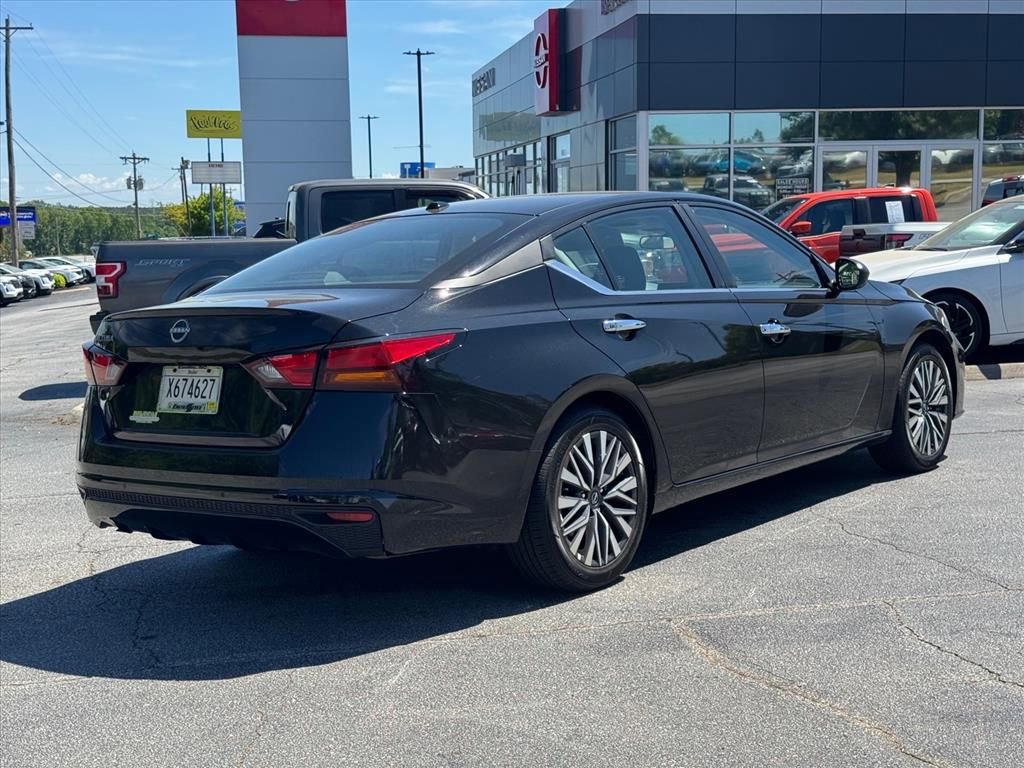 Used 2025 Nissan Altima 2.5 SV FWD image 3