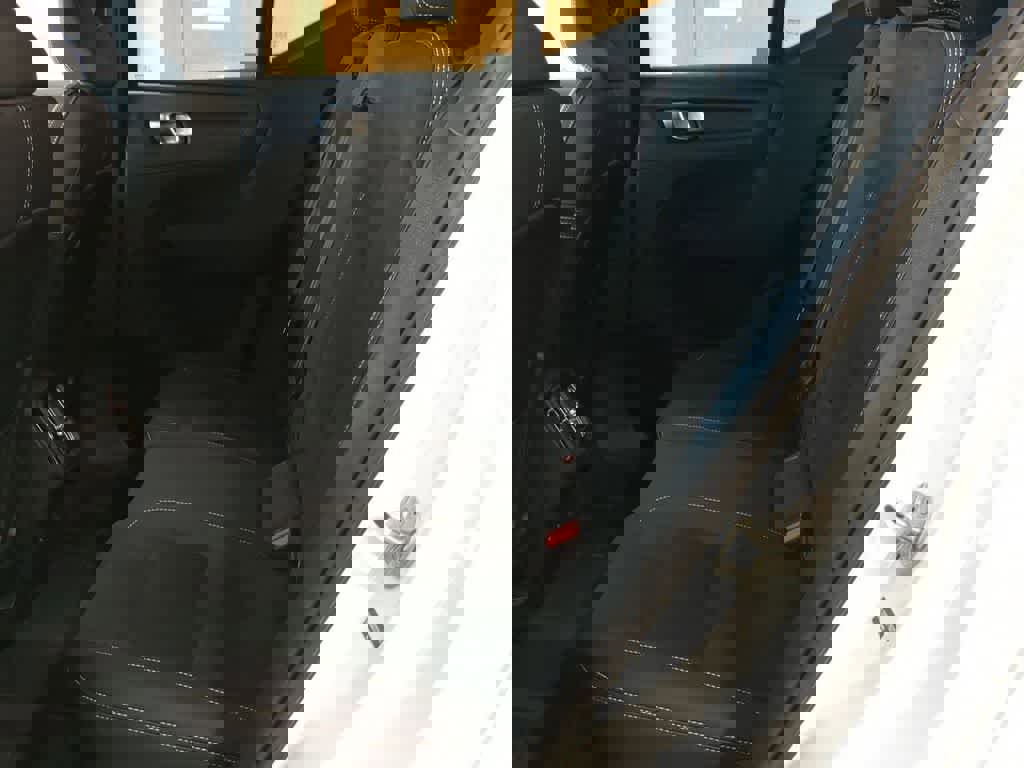 New 2026 Volvo XC40 B5 Ultra w/ Protection Package Premier image 18