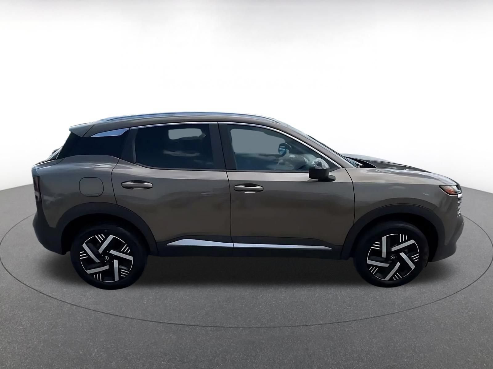 Used 2026 Nissan Kicks SV w/ Cold Weather Package FWD image 16