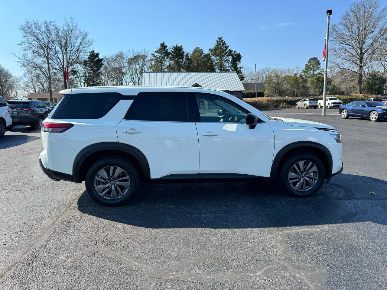 Used 2023 Nissan Pathfinder S AWD/4WD image 5