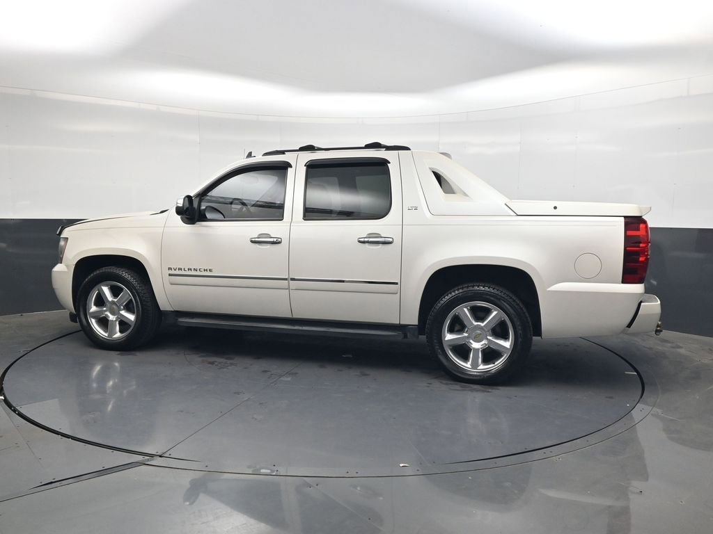 Used 2011 Chevrolet Avalanche LTZ AWD/4WD image 7