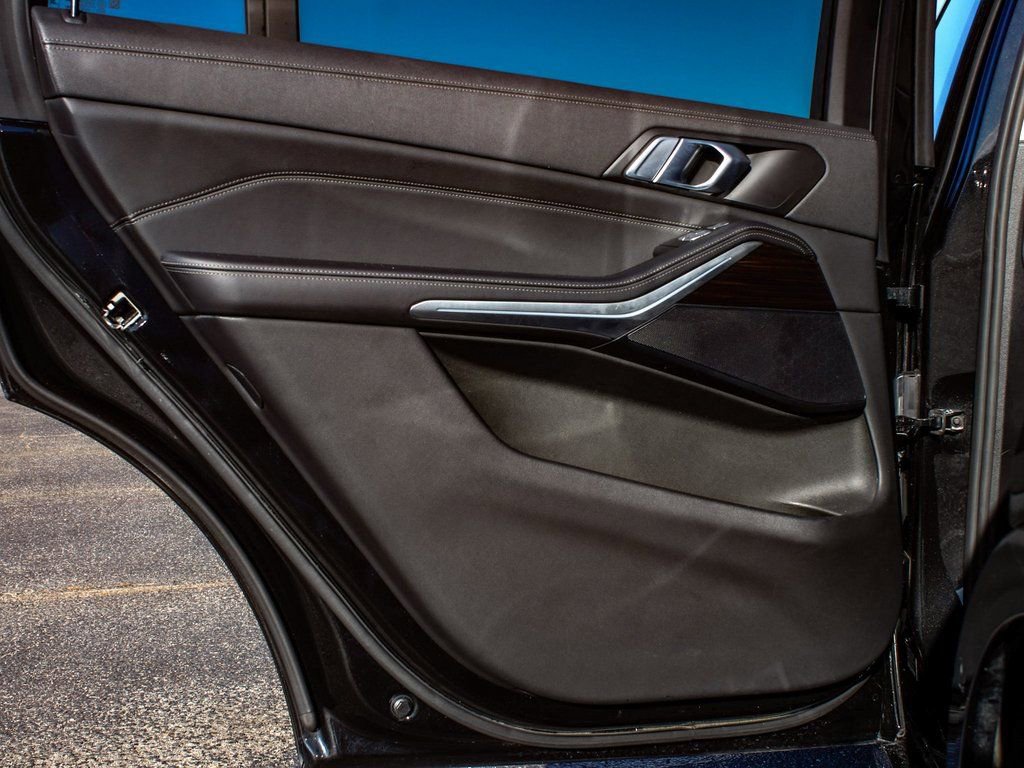 Used 2021 BMW X7 xDrive40i image 11