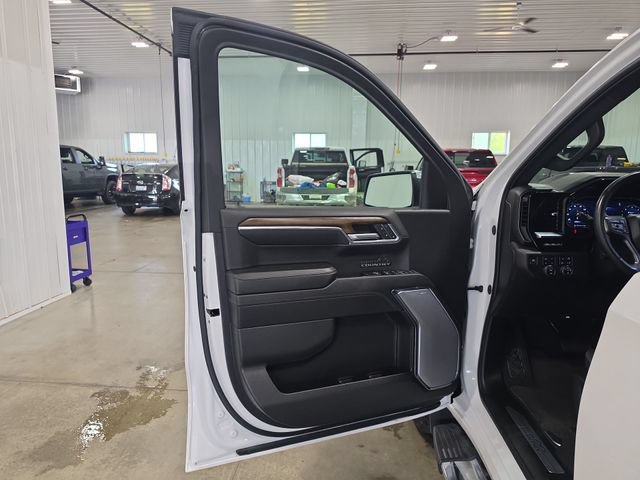 Used 2024 Chevrolet Silverado 1500 High Country w/ Technology Package AWD/4WD image 22