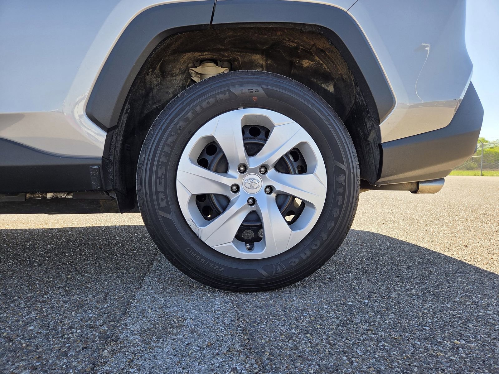 Used 2024 Toyota RAV4 LE AWD/4WD image 9