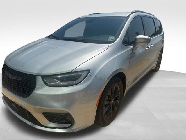 Used 2022 Chrysler Pacifica Touring-L FWD image 3