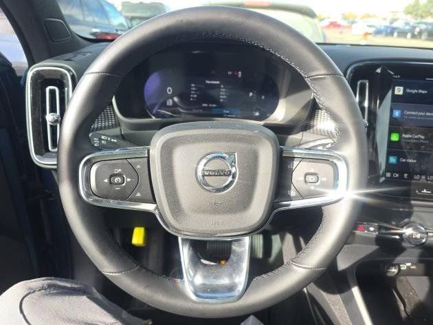 Used 2025 Volvo XC40 B5 Plus AWD/4WD image 8