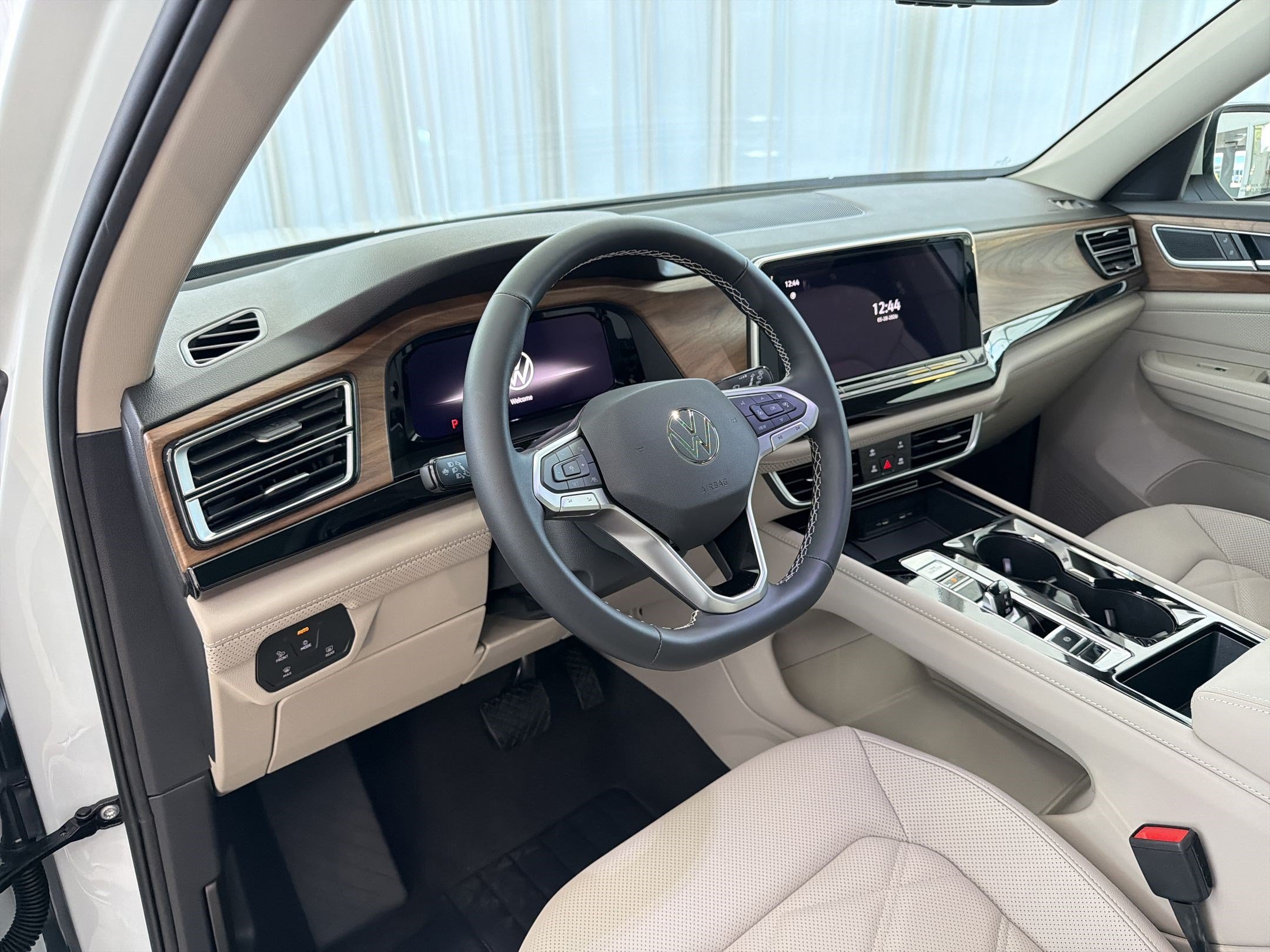 New 2026 Volkswagen Atlas SE FWD image 4
