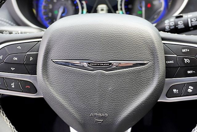 New 2026 Chrysler Pacifica Select AWD/4WD image 39