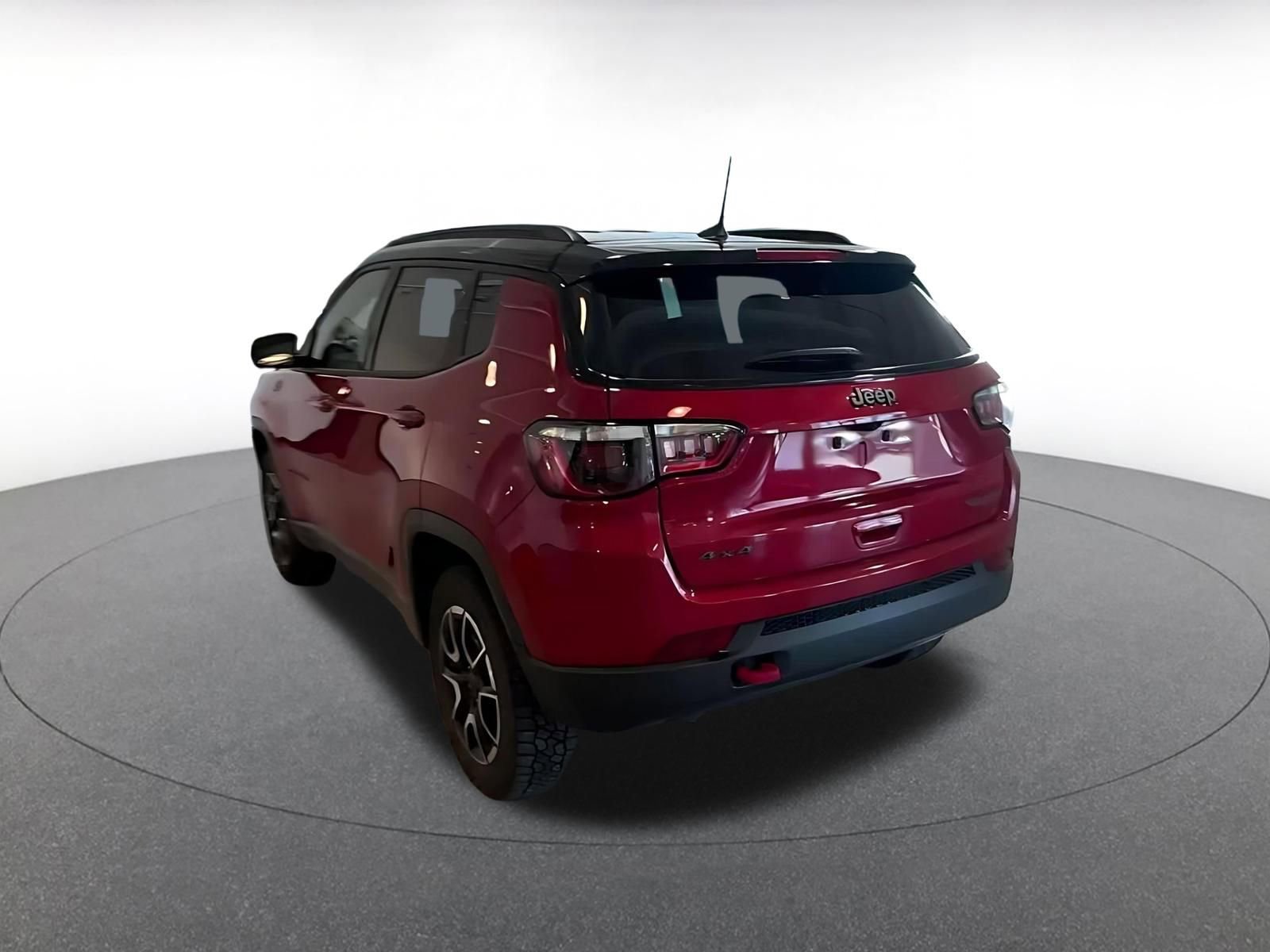Used 2025 Jeep Compass Trailhawk AWD/4WD image 9
