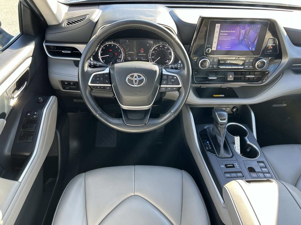 Used 2023 Toyota Highlander XLE image 9