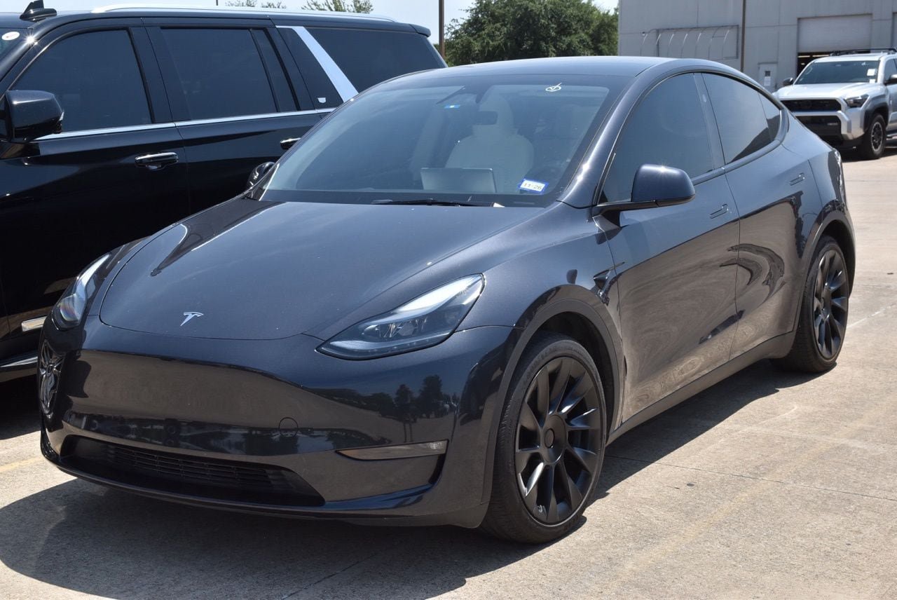 Used 2025 Tesla Model Y Long Range AWD/4WD image 2