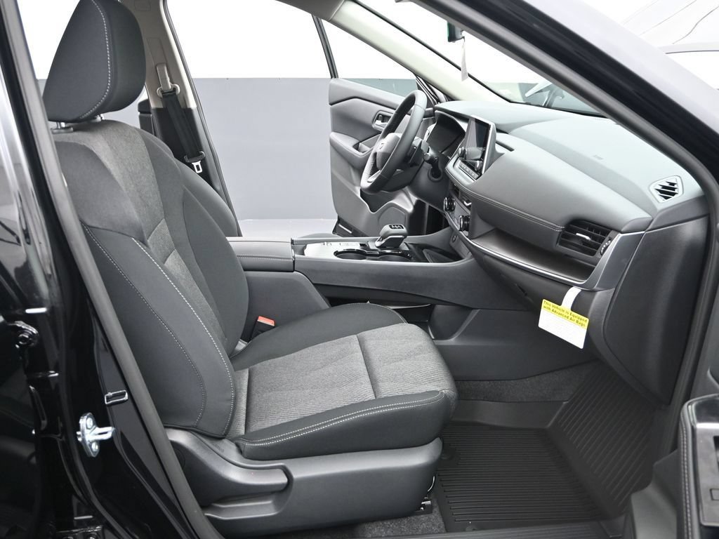Certified 2026 Nissan Rogue SV FWD image 17