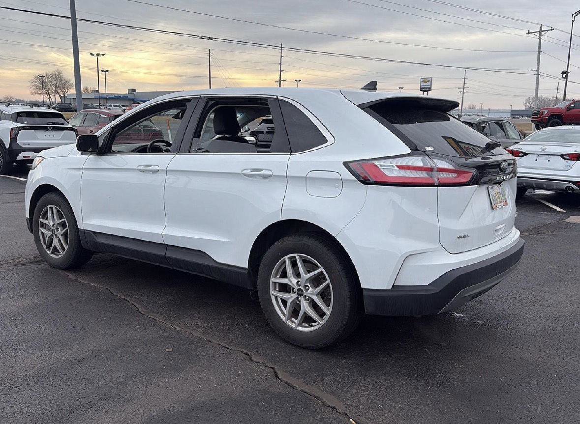 Used 2024 Ford Edge SEL image 3
