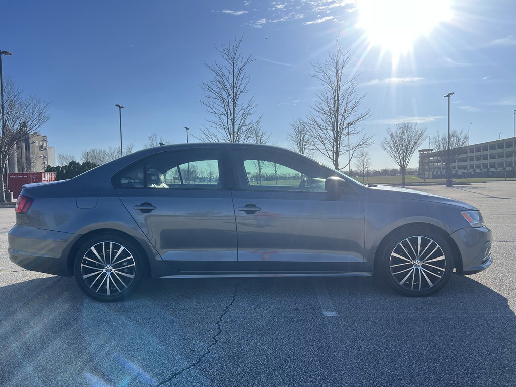 Used 2015 Volkswagen Jetta Sport image 6