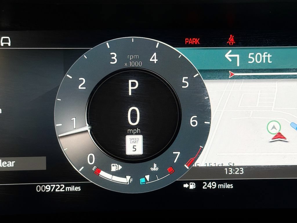 Used 2026 Land Rover Range Rover Evoque Dynamic SE AWD/4WD image 12