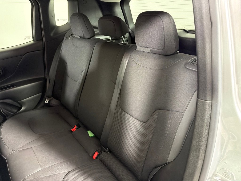 Used 2018 Jeep Renegade Altitude image 16