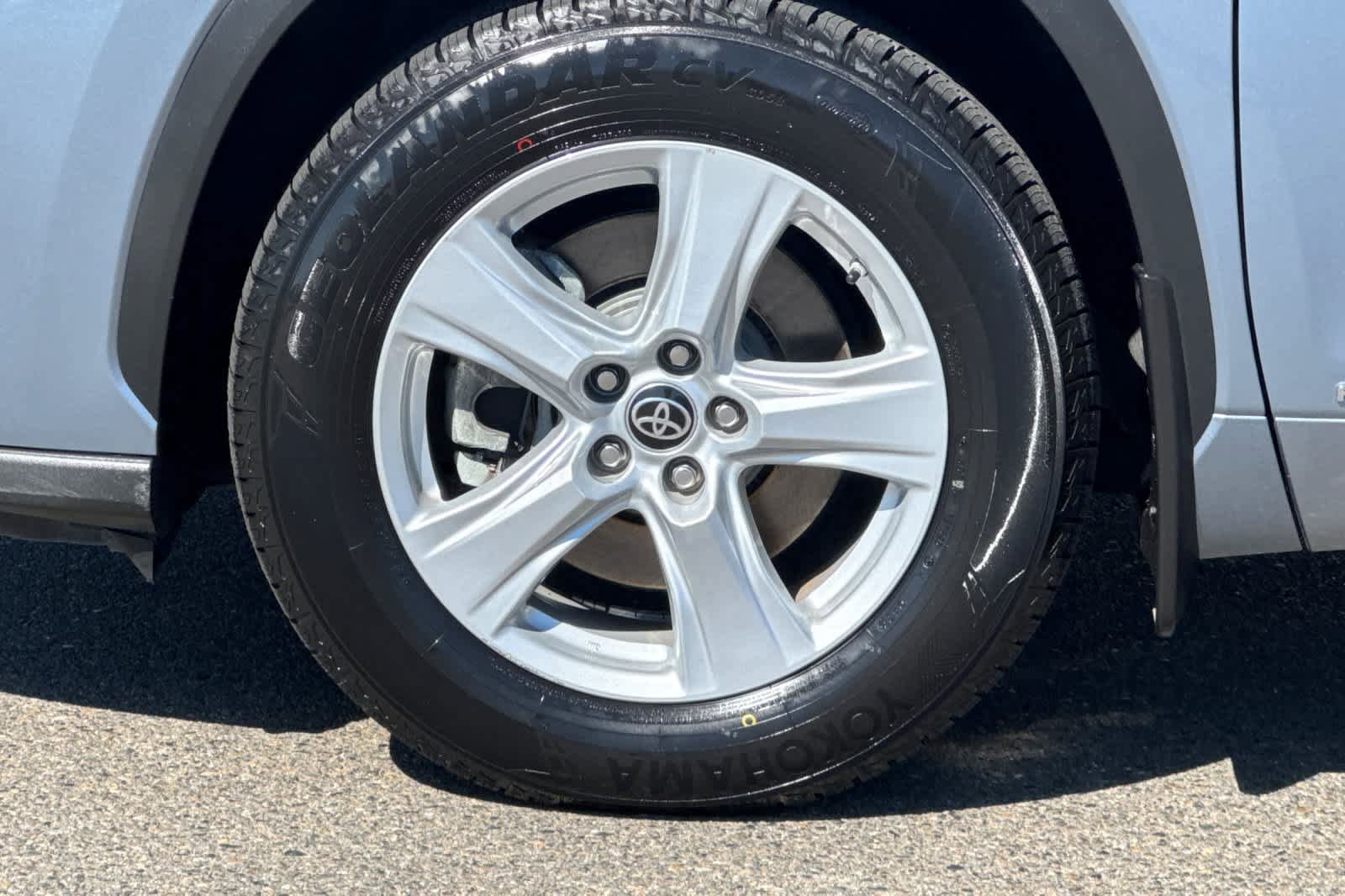 Used 2022 Toyota Highlander LE AWD/4WD image 30