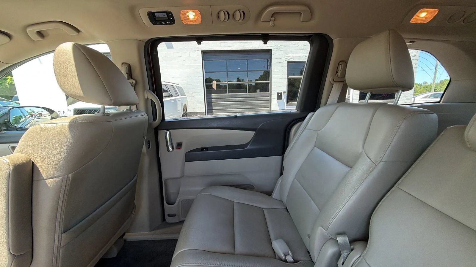 Used 2015 Honda Odyssey Touring Elite image 36